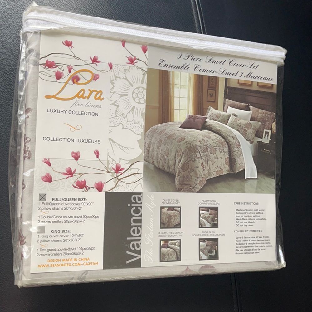 Lara . New. Queen Duvet Cover Set